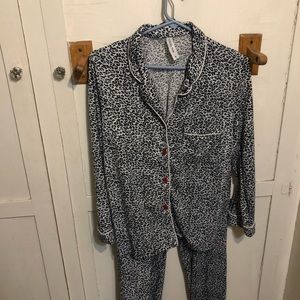 Two-piece women's pajamas